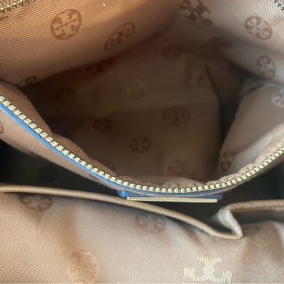 Tory Burch Emerson Tote - Picture 4 of 6